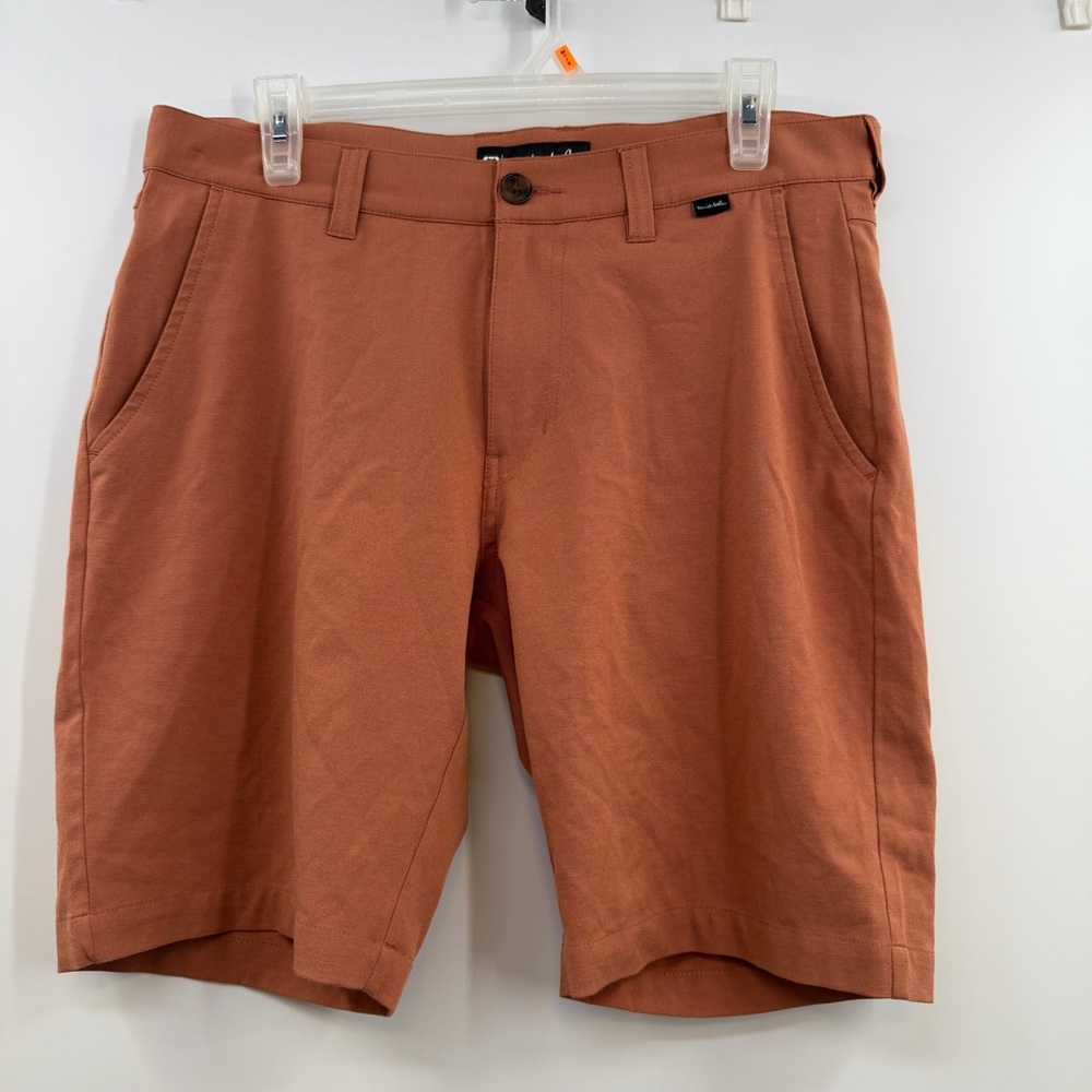 Travis Mathew Apparent Wind Golf Shorts Mens 32 Clay Stretch Performance